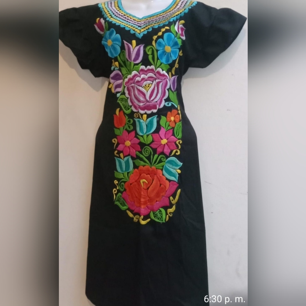 Mexican Shunaxi womens embroided dress